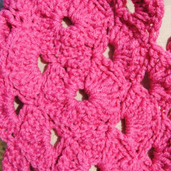 Crochet Dusty Rose Pink Circle Scarf/New - Picture 2 of 3
